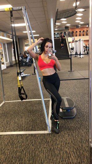 amateur photo How to distract all the guys in the gym ðŸ˜‹