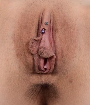 amateurfoto Cute pale pussytongue sitting in her cunt waiting to be tasted