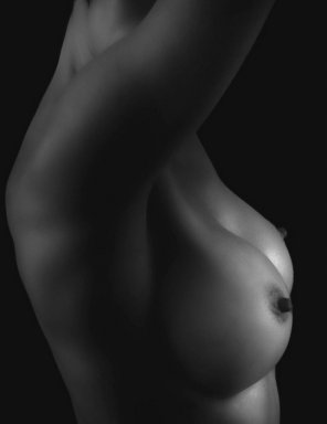 zdjęcie amatorskie arms up and perfect nipples