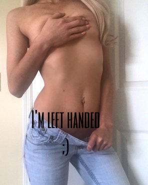 foto amateur august handbra contest. only one hand was [f]ree ðŸ˜
