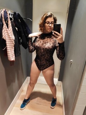 [F] Changing room pic