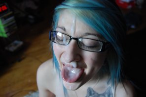 zdjęcie amatorskie She wants all on her tongue