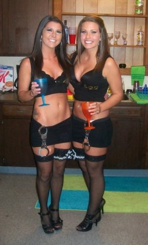 zdjęcie amatorskie Two girls in lingerie