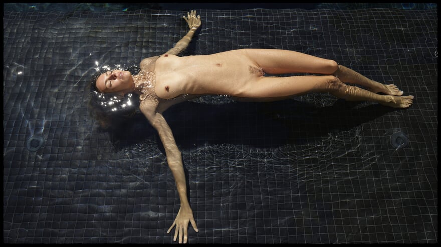 Alya-black-pool (01) nude