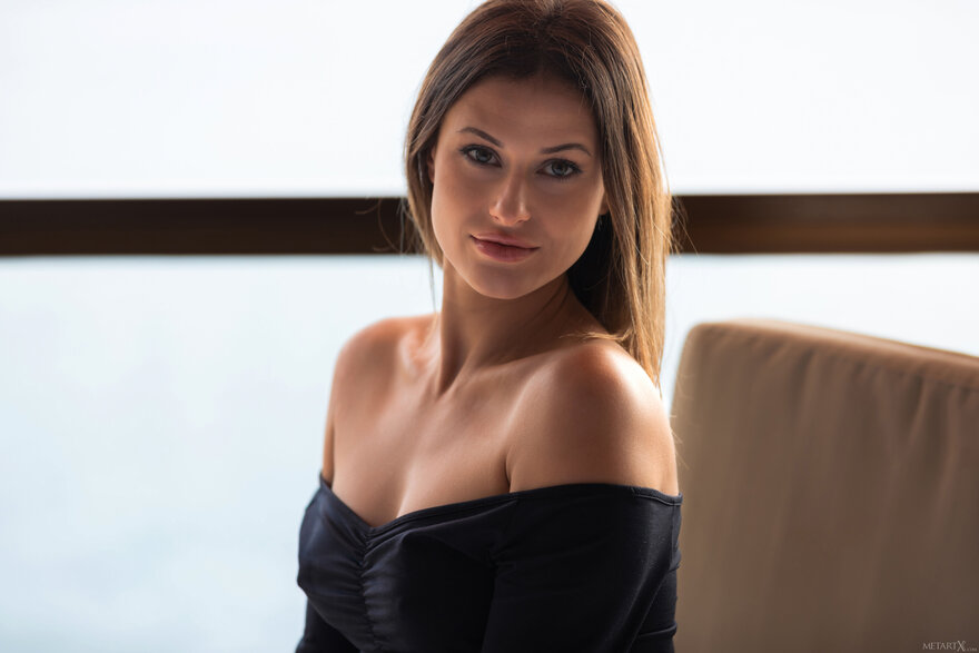 MetArtX_In-The-Arms-Of-A-Chair-1_Bella_high_0003