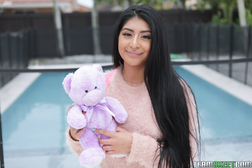 exxxtrasmall_binky_beaz_005