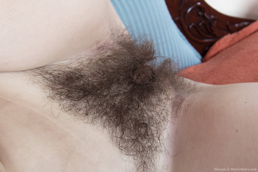 Hairy_Pussy_01_Fioryna_RedPantsRedLingerie_137