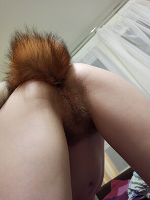 photo amateur I bent over so you can see what's under my tail