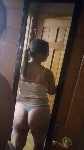 amateur pic Booty for days.