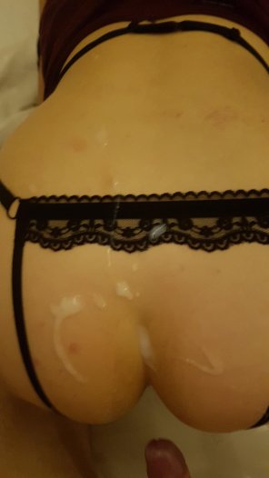amateur pic I love cumming on her ass
