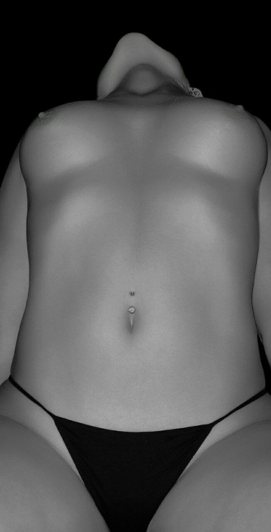 amateur photo SrLh8nky