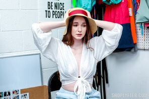 アマチュア写真 shoplyfter_hazel_moore_015