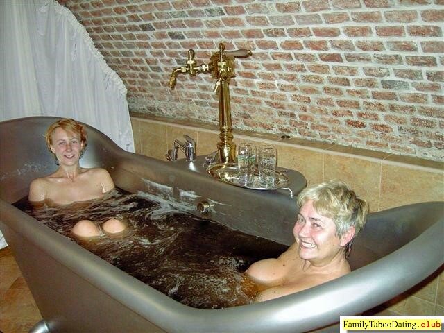 mother-and-daughter-taking-nude-bath-together