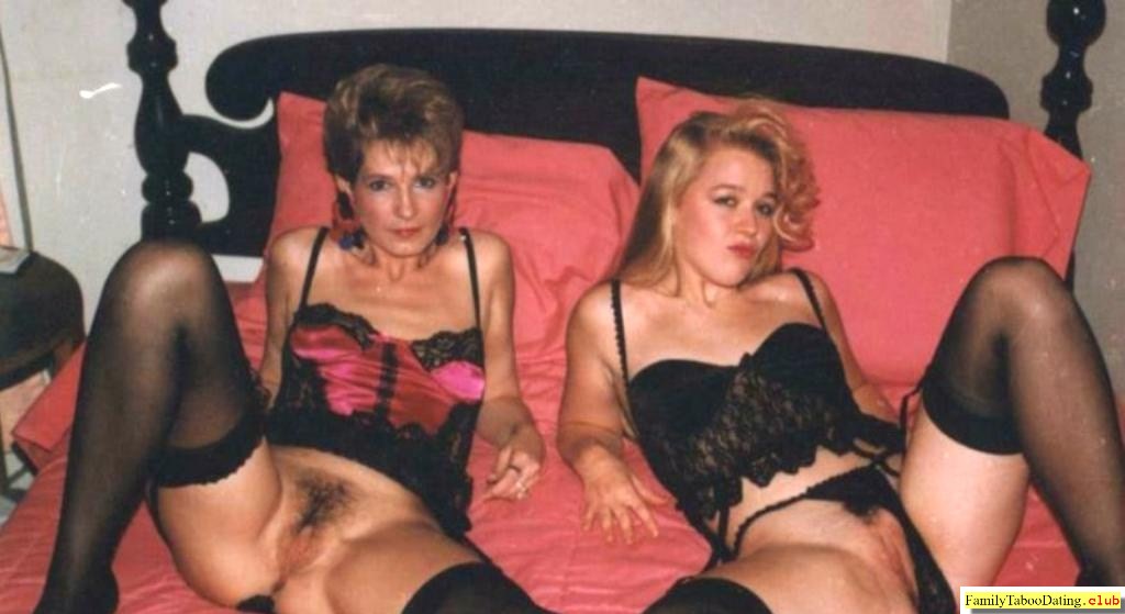Vintage Camera Club Nudes - Real Mothers And Daughter - vintage-photo -of-super-sexy-real-mother-and-daughter-posing-naked-on-bed Porn Pic -  EPORNER