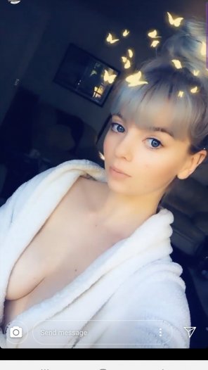 amateur pic Chilling in a robe
