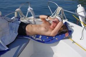 amateur pic Topless boating