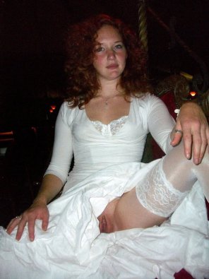 zdjęcie amatorskie bride upskirt no panties