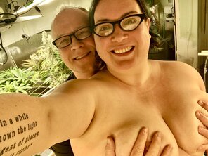 amateur photo Fun in the flower room [MF]
