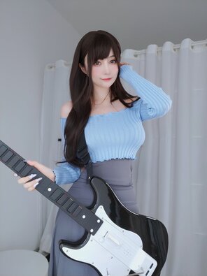 foto amateur Baiyin811 (白银81) - Sexy Guitar Girl (1)