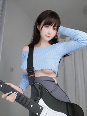 foto amateur Baiyin811 (白银81) - Sexy Guitar Girl (15)