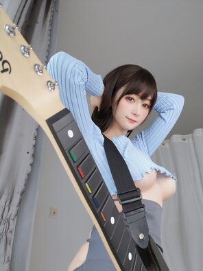 zdjęcie amatorskie Baiyin811 (白银81) - Sexy Guitar Girl (20)