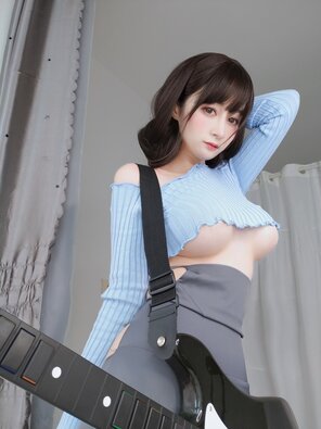 zdjęcie amatorskie Baiyin811 (白银81) - Sexy Guitar Girl (22)