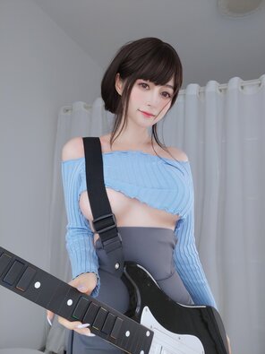 foto amatoriale Baiyin811 (白银81) - Sexy Guitar Girl (35)