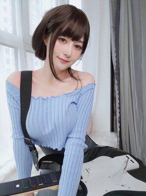 Baiyin811 (白银81) - Sexy Guitar Girl (83)