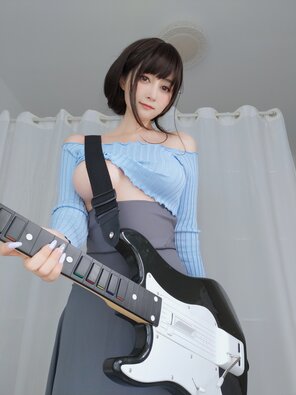 foto amatoriale Baiyin811 (白银81) - Sexy Guitar Girl (100)