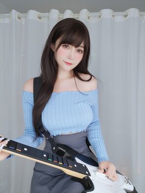 zdjęcie amatorskie Baiyin811 (白银81) - Sexy Guitar Girl (118)