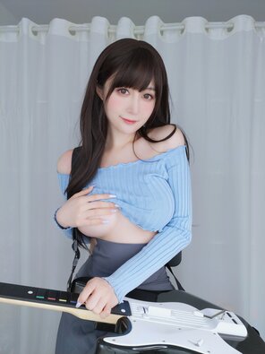 amateur photo Baiyin811 (白银81) - Sexy Guitar Girl (119)