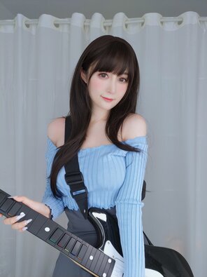 amateur pic Baiyin811 (白银81) - Sexy Guitar Girl (133)
