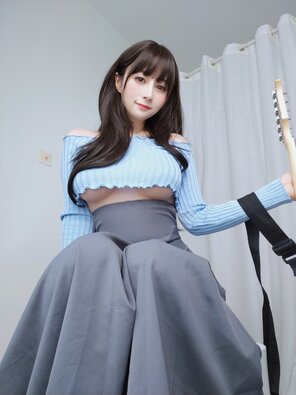 foto amatoriale Baiyin811 (白银81) - Sexy Guitar Girl (146)