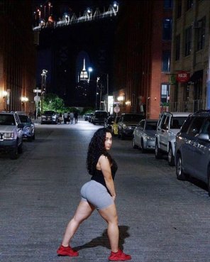 amateur photo All dat ass in the middle of the street