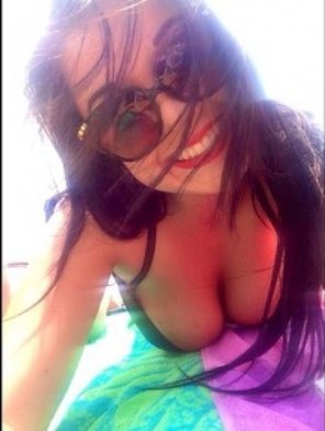 foto amatoriale Cleavage on the beach