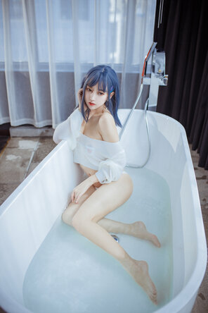 foto amadora Mixian Sama (过期米线线喵) - 浴缸 (18)
