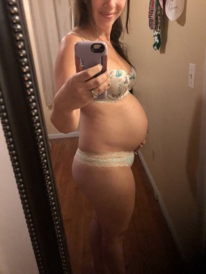 photo amateur So pregnant and so horny!