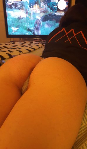 amateur photo Blood & Wine, my favorite Destiny hoodie and your favorite plump ass ;)
