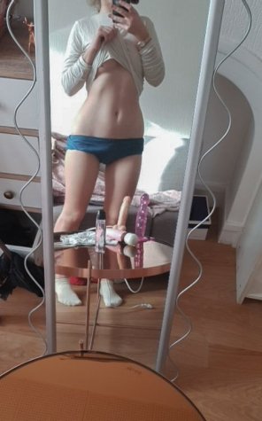 amateurfoto 5' Frenchie and her toys