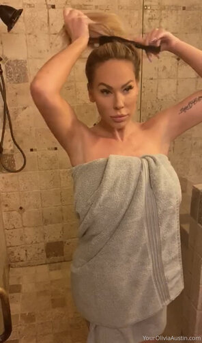 oliviaaustinxxx-09-05-2022-2229485966-Just got out the shower 🚿 help me get Dirty again👿👅🥵