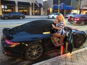 photo amateur oliviaaustinxxx-27-11-2019-93549354-When you have good taste in cars, I go for rides😏