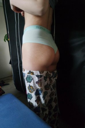 amateur pic My ass gets rou der. Do you like it?