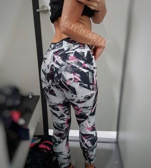 zdjęcie amatorskie [F] I need some new leggings, thinking about getting some with a pattern this time, thoughts?