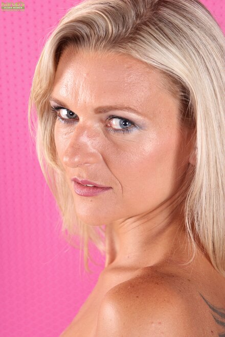 lia_lyric-3-3000-018