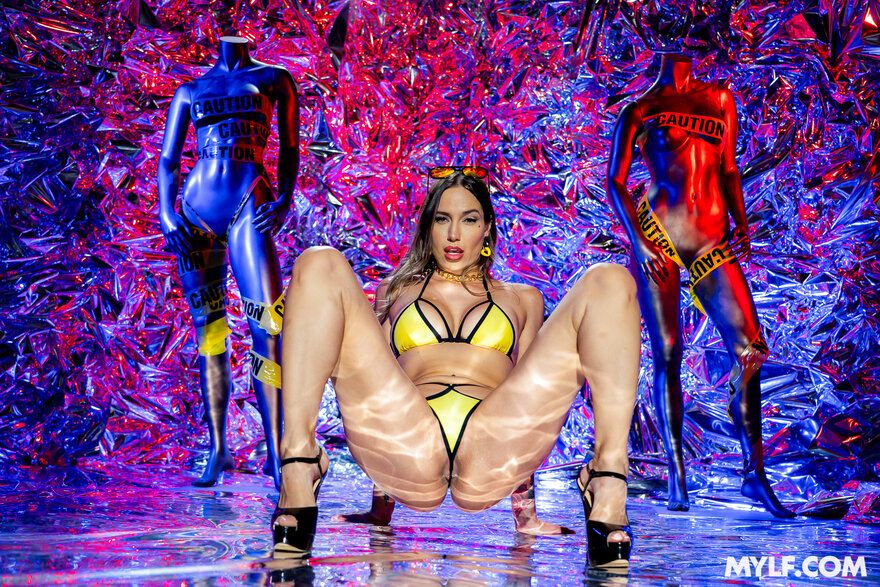 mylfofthemonth_desiree_dulce_028