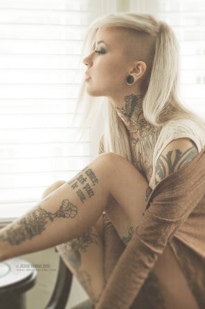zdjęcie amatorskie Hair Tattoo Shoulder Blond Arm Beauty 