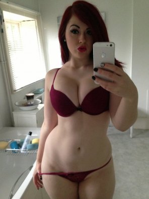 amateur photo Thick Redhead