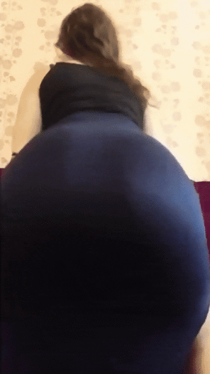 amateur pic Ass clapping inside that dress