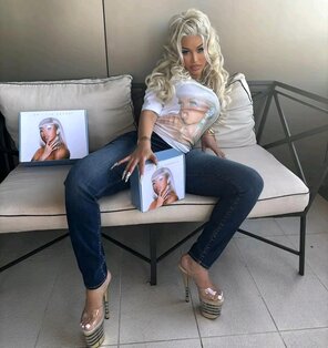 Nancy A & Kelly Collins – Lustful Friendship (16.11.25)