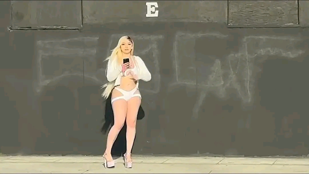 amateur photo 1762646972441